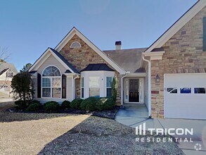 Building Photo - 247 Lantana Dr