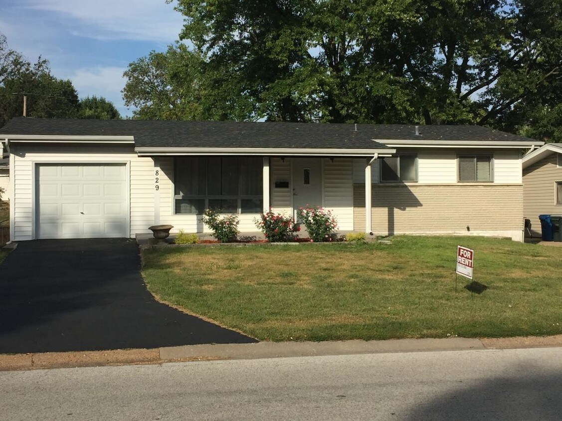 829 Lynn Haven Ln, Hazelwood, MO 63042 House Rental in Hazelwood, MO