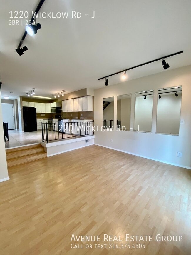 Building Photo - Just Listed! - 1220 Wicklow Rd #J