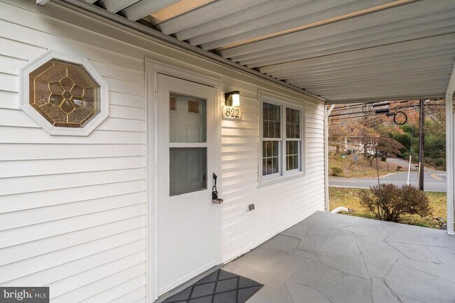 Foto del edificio - 822 Warburton Ln