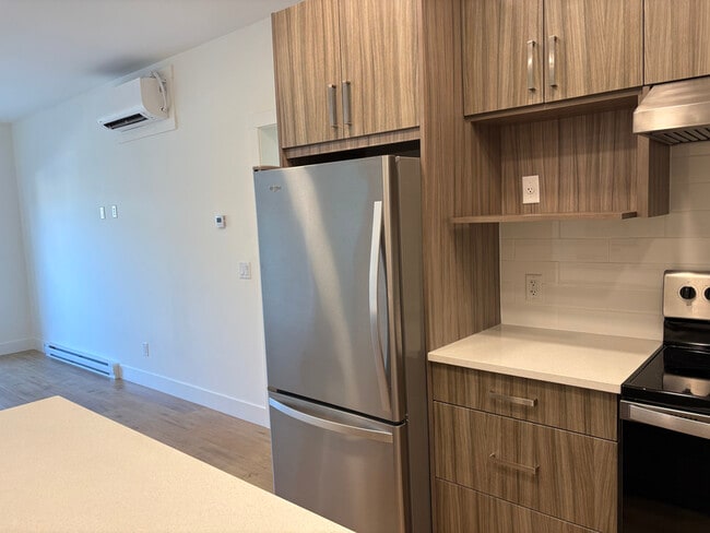 Building Photo - 1036 Coronation Ave