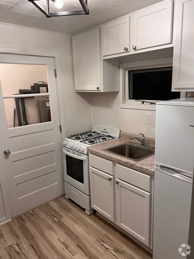 Eagle Point Heights Apartments for Rent with a Yard Fox Lake, IL 1