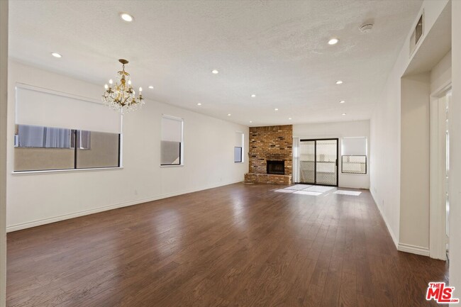 Building Photo - 432 S Hamel Rd