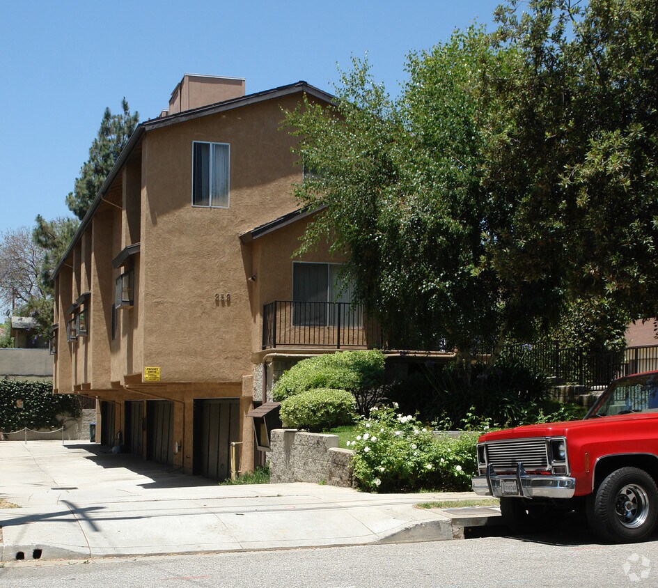 Foto principal - 259 N Chester Ave