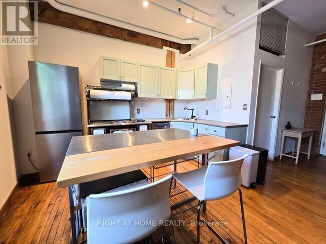 Photo du bâtiment - 121 Prescott Ave