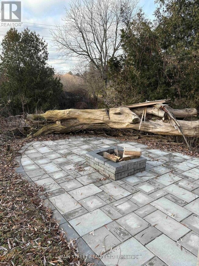 Building Photo - 493 College St