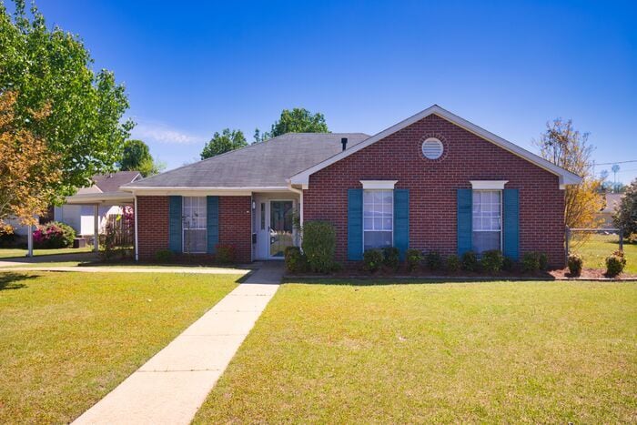Primary Photo - 7076 Lakeview Dr