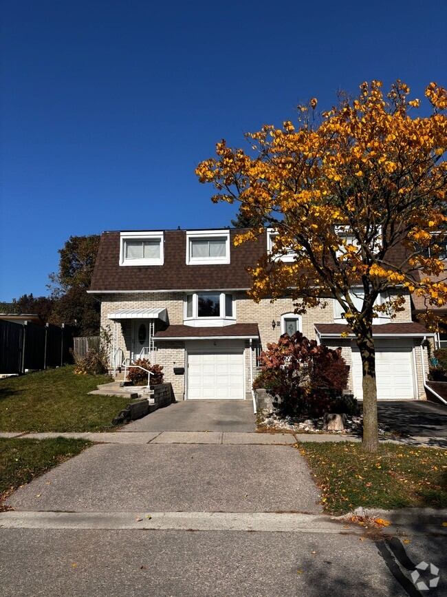 Building Photo - 4 Glen Avon Cres