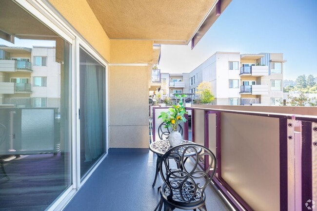 Interior Photo - 3400 Cahuenga Blvd Los Angeles, CA 90068