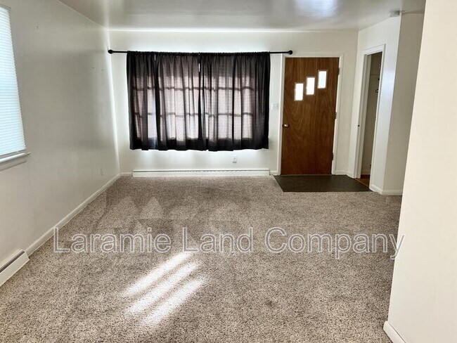 Foto del edificio - 1425 Fetterman Dr