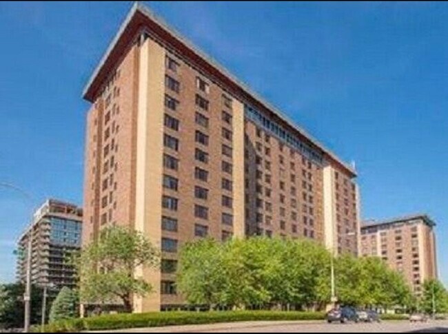 Foto del edificio - 600 E 8th St