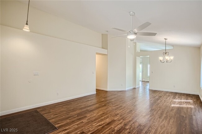 Foto del edificio - 2800 Evelyn Lake Ct