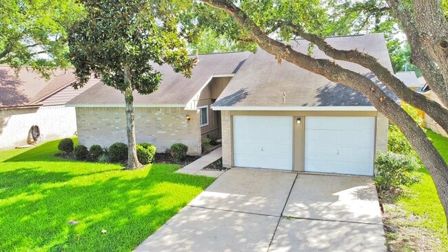 Foto del edificio - 745 Otter Creek Dr