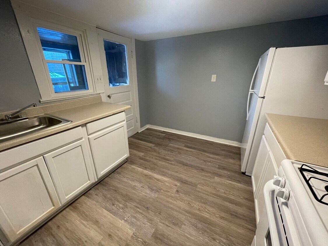 54 Groton Ave Unit Apt F, Cortland, NY 13045 Room for Rent in