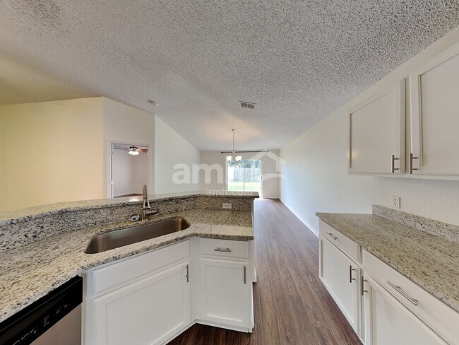 Building Photo - 1732 W Marshall Lake Dr