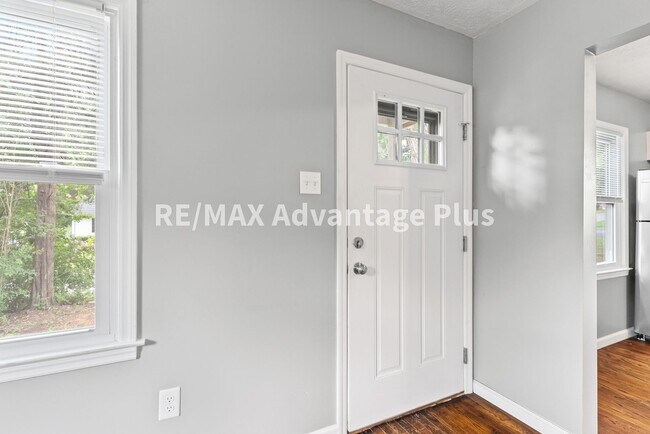 Foto del edificio - 2-Bedroom Home Walking Distance to Longwood University