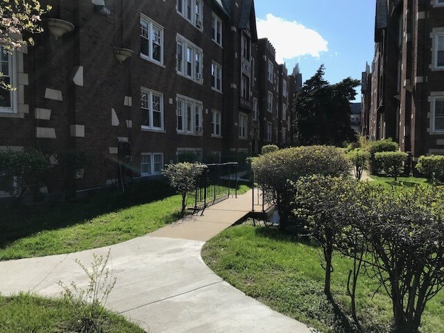 Foto principal - 4834 1/2 S Drexel Blvd