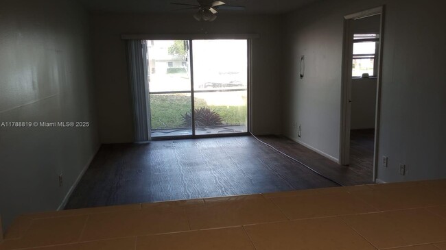 Building Photo - 8060 N Colony Cir