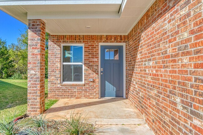 Building Photo - Brand New Construction!  Lawn care included!