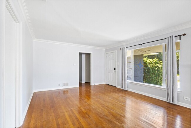 Foto del edificio - 163 Cromwell Dr