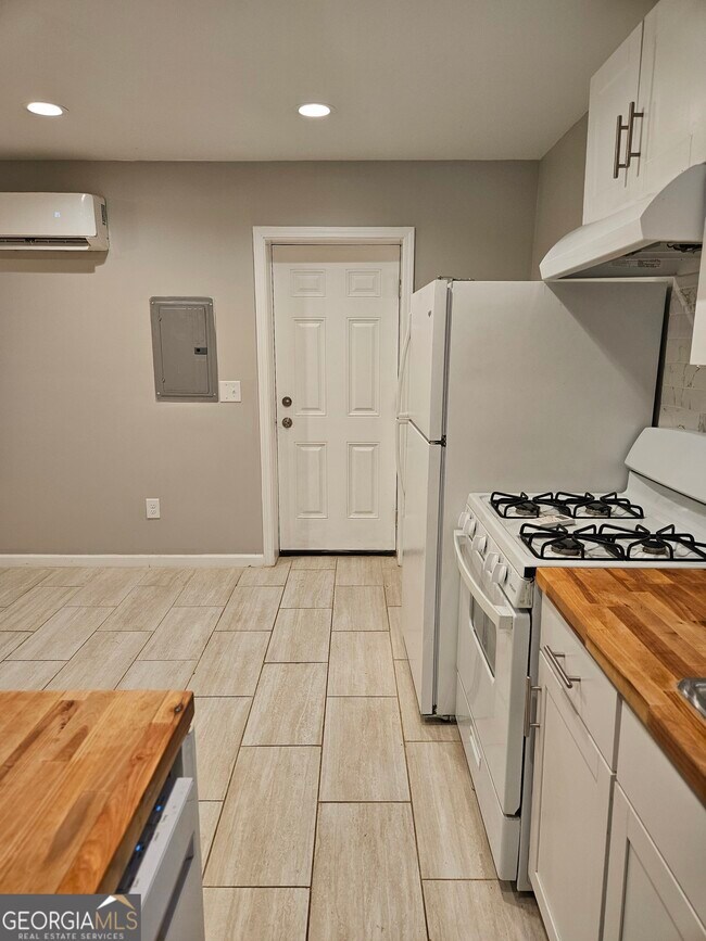 Building Photo - 1125 West Ave SW