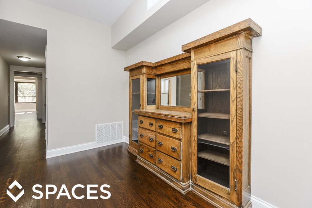 Foto principal - 706 W Grace St
