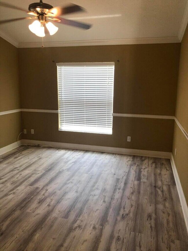 Foto del edificio - 534 SW Halibut Ave