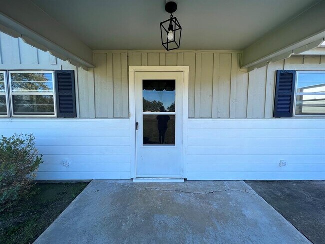 Building Photo - 545 Farm Rd