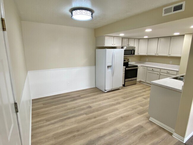 Foto del edificio - Beautiful 2 Bedroom Condo in North Orem