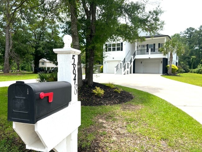 Foto del edificio - Stunning 3 Bedroom, 2.5 Bath Home off the ...