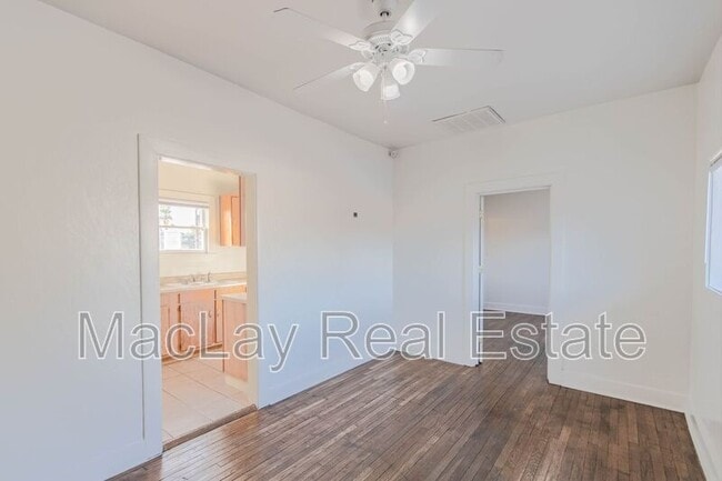 Photo - 2032 W Adams St House