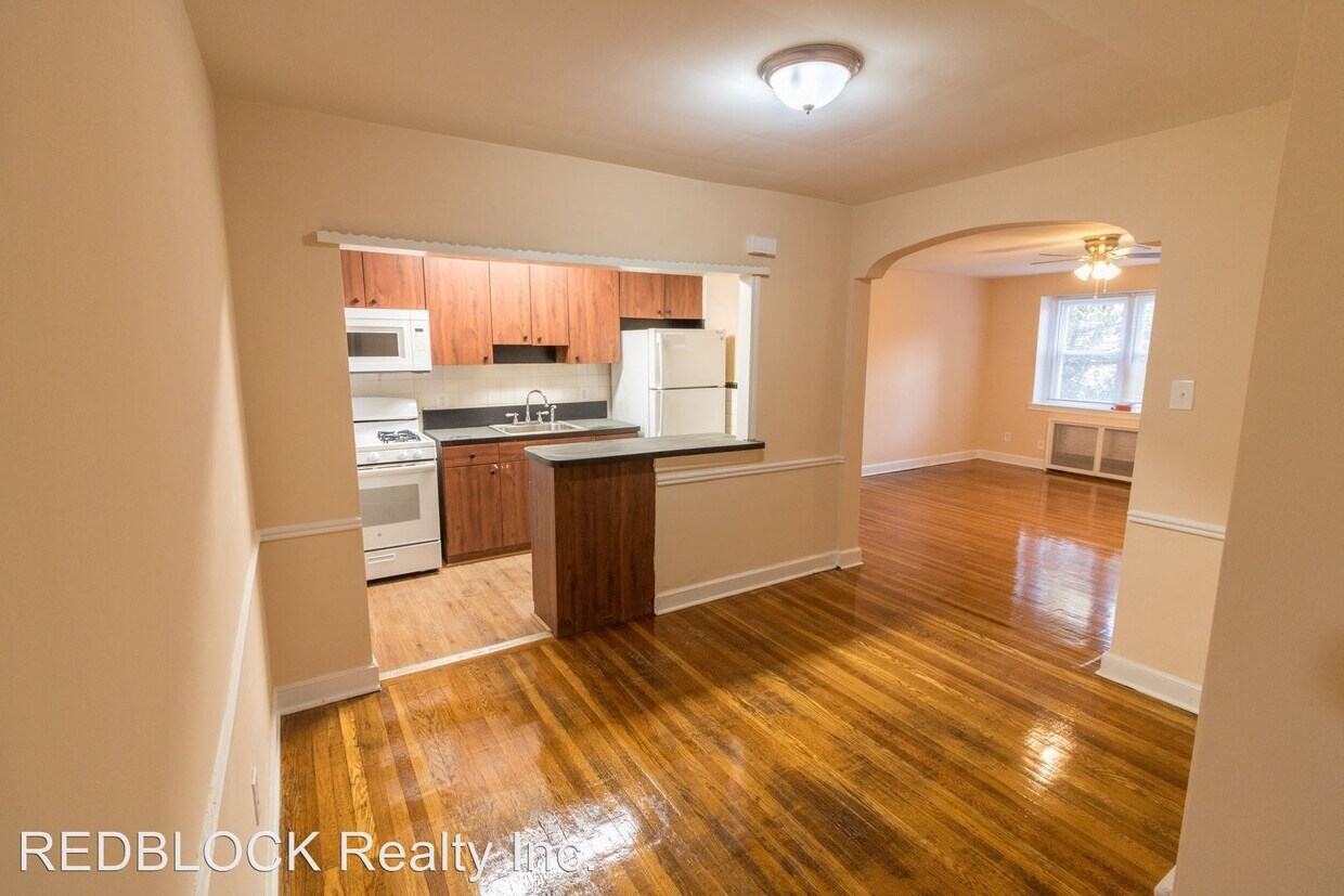 Foto principal - 5963 Woodcrest Ave