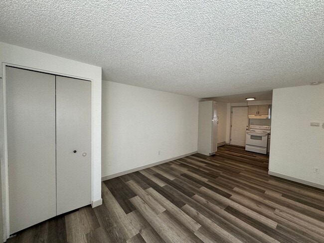 Building Photo - 2915 Straus Ln