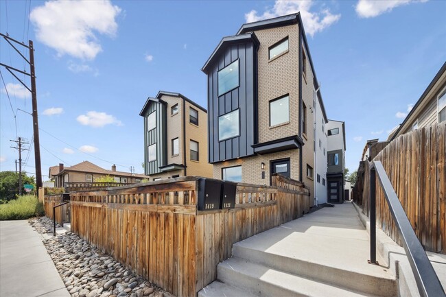 Foto del edificio - Fantastic Front Side Luxury Denver Townhome!