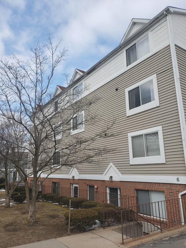 6 Crown St, Plainville, CT 06062 Apartments in Plainville, CT