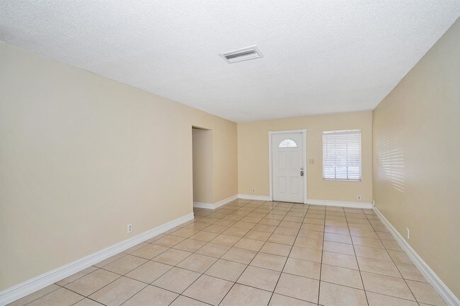 Building Photo - 318 SW 78th Terrace
