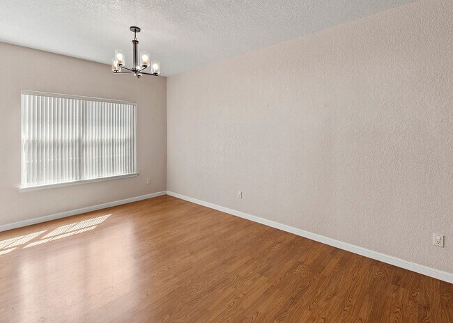 Foto del edificio - "Charming 3-Bed with 2 Full Baths in New B...