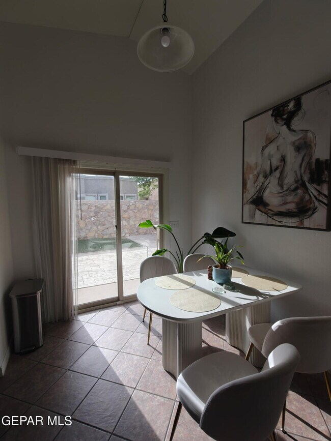 Foto del edificio - 2232 Honour Point Pl