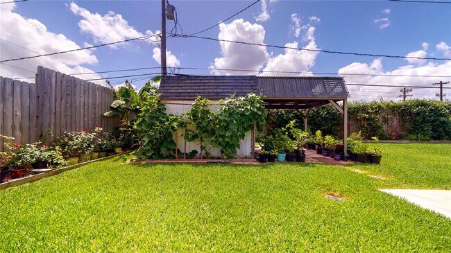 Foto del edificio - 3011 Larknolls Ln