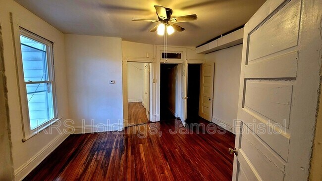 Building Photo - 1305 Oakwood Ave