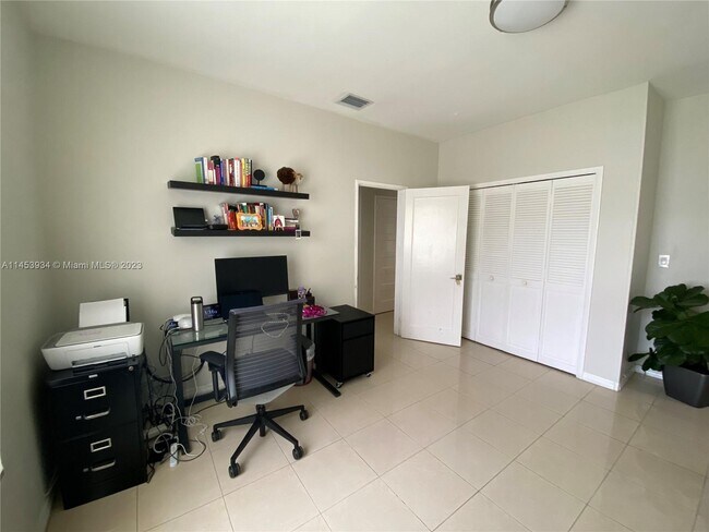 Foto del edificio - 790 SW 21st Rd