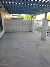 Building Photo - 925 Willow Tree Dr