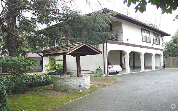 Building Photo - Casa Walnut