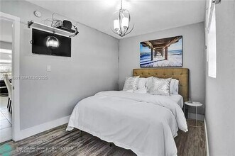 Building Photo - 610 N 24th Ave