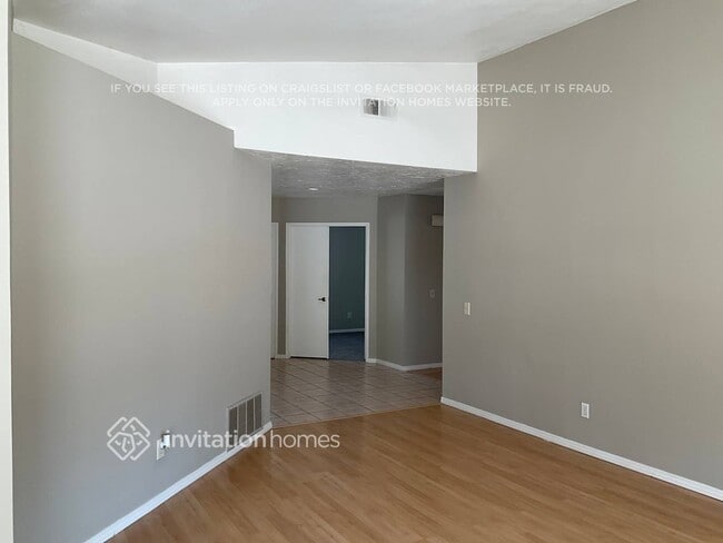 Building Photo - 1656 W Knapp Dr