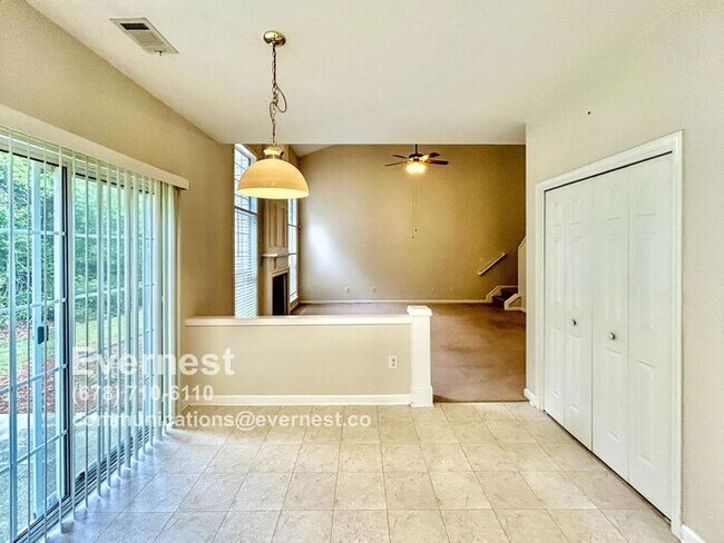 Building Photo - Comfortable 3-Bedroom Home with Prime Loca...