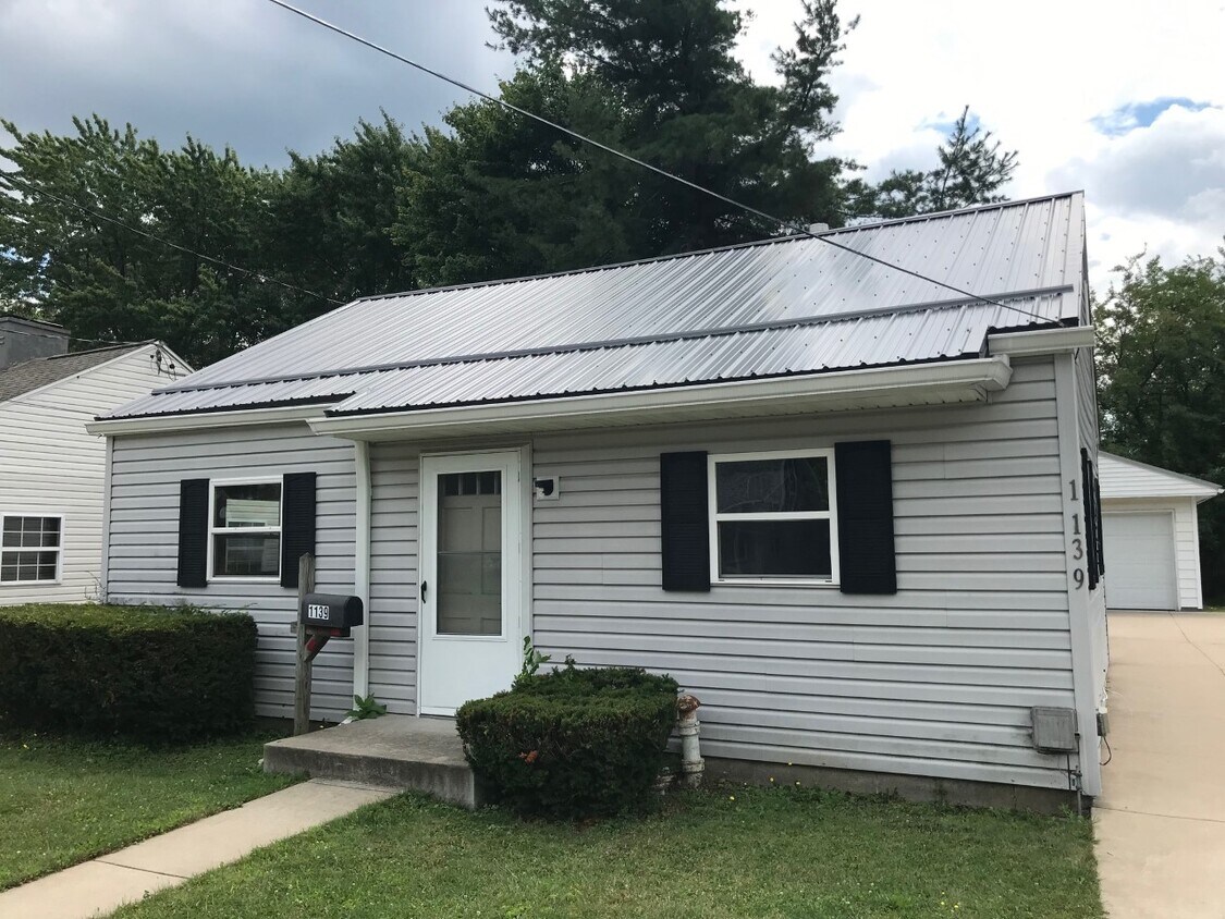 1139 W 36th St, Erie, PA 16508 House for Rent in Erie, PA