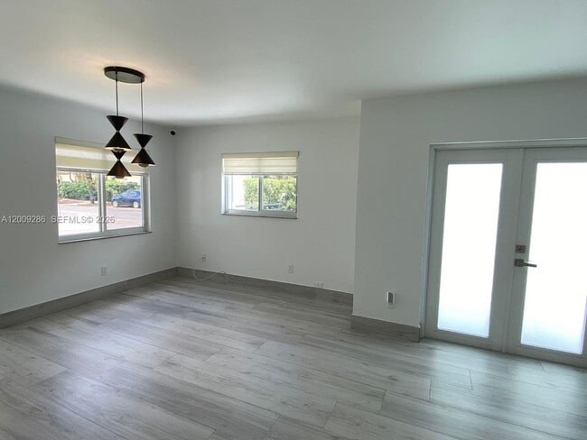 Building Photo - 403 SW 89th Pl
