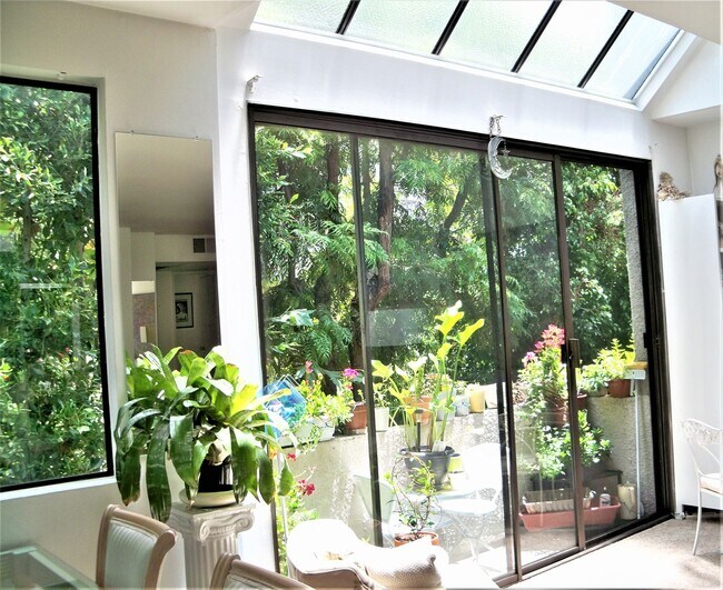 Foto del edificio - 1390 Kelton Avenue, Unit 3