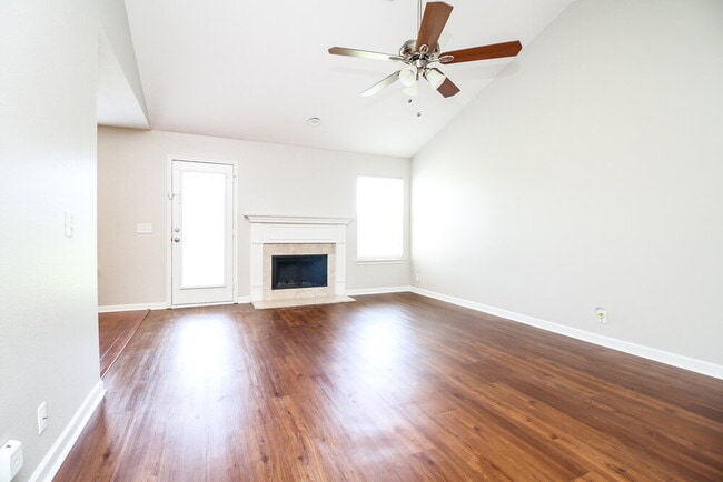 Foto del edificio - 7045 S Hampton Blvd